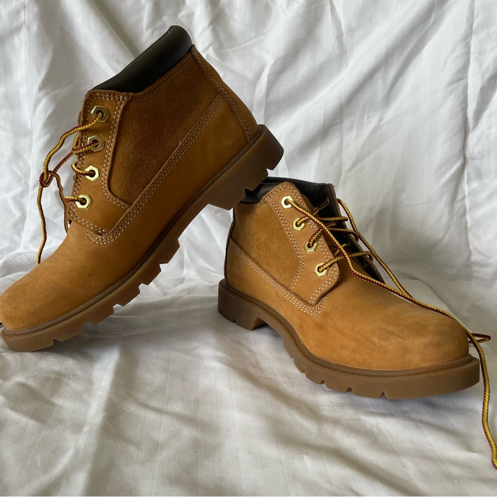 NWOT womens timberland boots